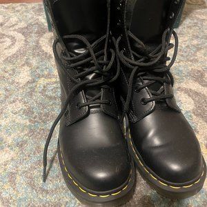 Like New! Dr. Martens 1460 Size 8/39